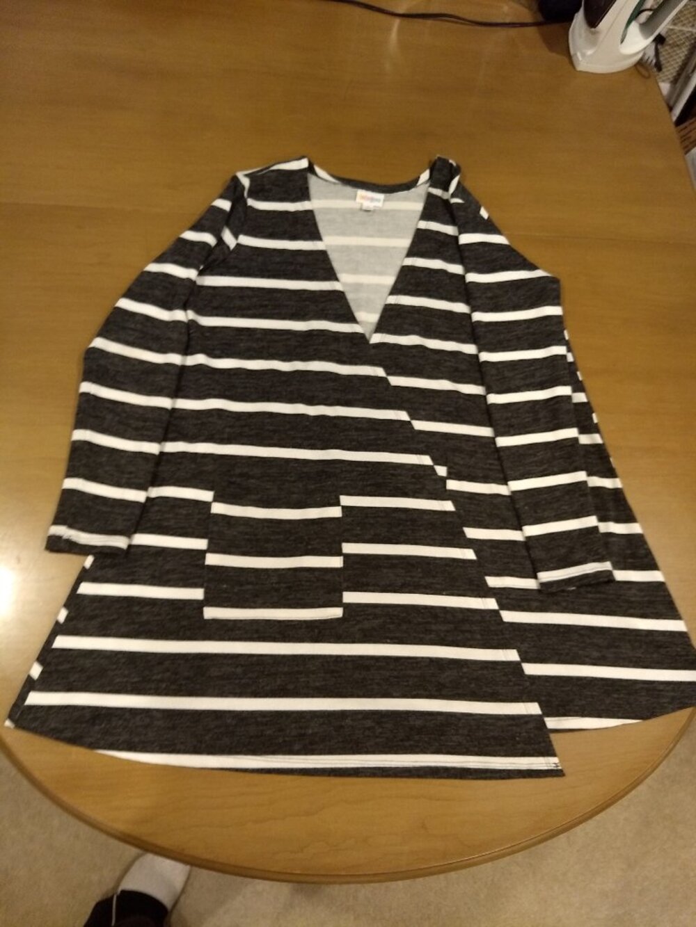 LuLaRoe maternity cardigan. Size M. - Picture 5 of 5